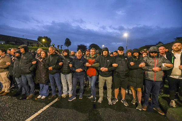 Londra ve Dublin'den itidal çağrısı.