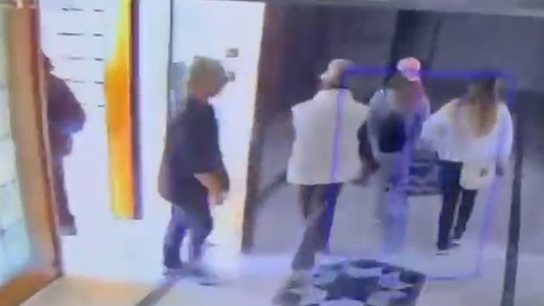Kapıda karşılarına Mucize çıktı.