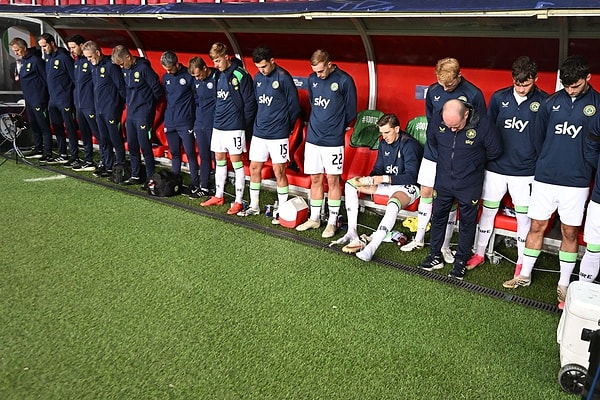 İrlandalı futbolcular rakiplerinin elini sıkmadı.