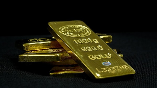 İç piyasada gram altın 6.606 liraya geriledi, cuma kapanışına göre fiyat bir gecede 133 lira eridi.