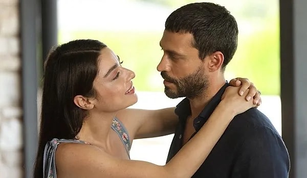 Aslında final tartışması dizi için hiç de yeni değil; ağustos ayında da benzer bir iddia gündeme gelmiş, Hayal Köseoğlu bunu canlı yayında sert bir dille yalanlamıştı.