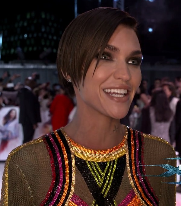 Ruby Rose, Orange Is the New Black'le tanınıp Batwoman'da ilk açık eşcinsel süper kahraman oldu.