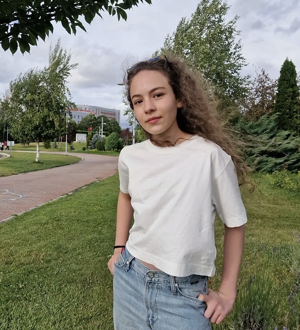 Bir zamanlar Kardeşlerim'in minik Emel'i olarak izlediğimiz Aylin Akpınar artık liseli!