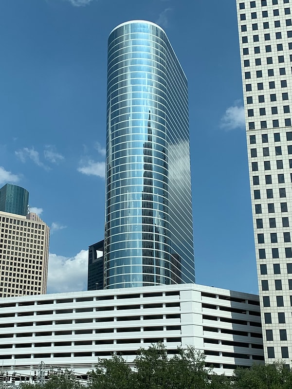 Enron, 2001'de ABD tarihinin o güne kadarki en büyük iflasıyla çöktü ve dev bir denetim şirketini de beraberinde götürdü.