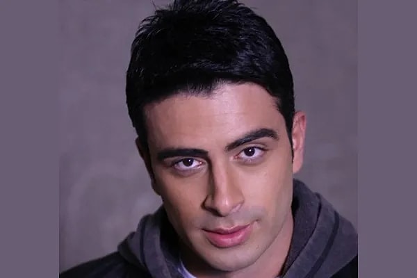 Annesinin isteğiyle katıldığı Popstar'ı 7. sırada bitiren Eser Bayar, hızla stüdyoya girdi.