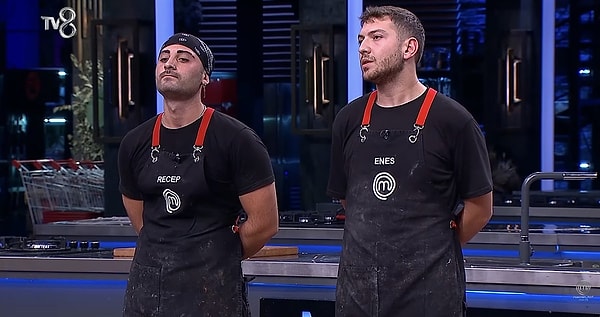 Aynı gece eleme potasında Recep ile karşı karşıya kalan Enes, elemeden son anda kurtuldu.