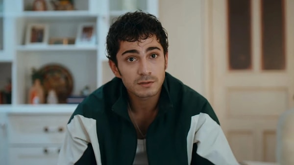 Altı Üstü İstanbul, bir hafta önce Total'de 7,10 reytingle Uzak Şehir'i geçip zirveye oturmuştu.