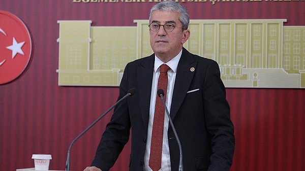 Muhalefet ise Kaya vakasını fon krizinin simgesi olarak görüyor: "Kocasıyla beraber 2 milyarı cebine koydu ve çıktı."