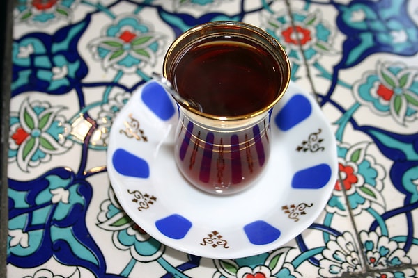 Çaydanlığa atılan bir tutam karbonat, tanenlerin sertliğini yumuşatıyor