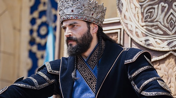 Akın Akınözü'nün başrolündeki Aşk ve Taht ise yalnızca 5 bölümle 7 Ekim Çarşamba akşamı veda edecek.