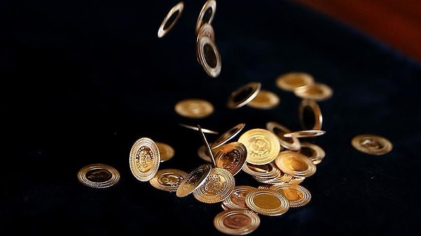 Altının kilogramı gün içinde 6 milyon 515 bin ile 6 milyon 556 bin lira arasında dalgalandı.