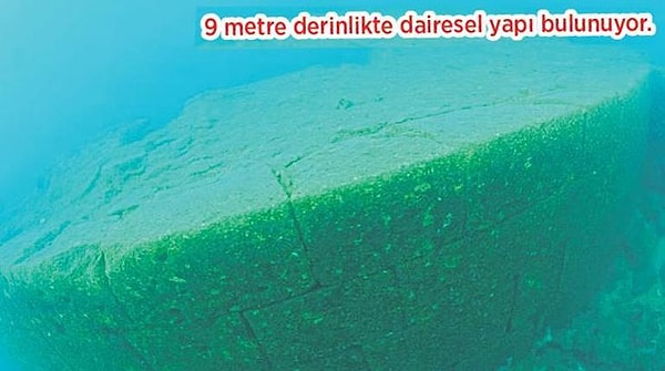 Van Gölü'nün 9 metre altında, etrafı basamaklarla çevrili kusursuz bir daire bulundu.