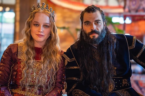 Aşk ve Taht 9 Eylül'de ATV'de başladı, 5. bölümde final yapacağı bildirildi.