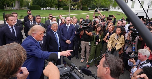 Altı şirket yapay zeka güvenliğini kendi denetleyecek, Trump belgeye "ahlaki olarak bağlayıcı" diyor