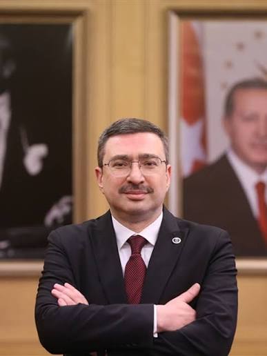 Eski Sermaye Piyasası Kurulu (SPK) Başkanı İbrahim Ömer Gönül’ün, İstanbul Cumhuriyet Başsavcılığı Aklama Suçları Soruşturma Bürosu tarafından yürütülen soruşturma kapsamında "şüpheli" sıfatıyla savcılığa ifade vereceği öğrenildi.