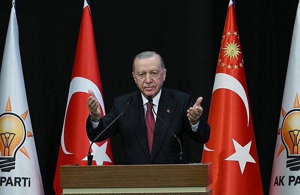 Cumhurbaşkanı Recep Tayyip Erdoğan isim vermedi ama mesajı net verdi: “Yanlış yapanla vedalaşır, güçlenerek devam ederiz.”