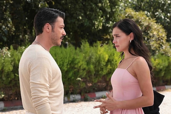 ATV'nin haftalık takviminde 3 dizi kalıyor: Altı Üstü İstanbul, Güneşin Doğduğu Yer ve Mercan Köşk.
