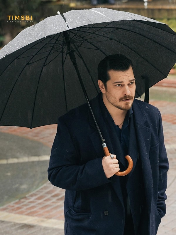 Tanıtım görsellerinde Çağatay Ulusoy yer alsa da Eşref'i kimin canlandıracağı henüz açıklanmadı.