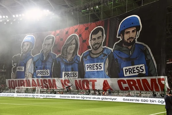 Tribünlerde açılan pankartlardan bazıları: