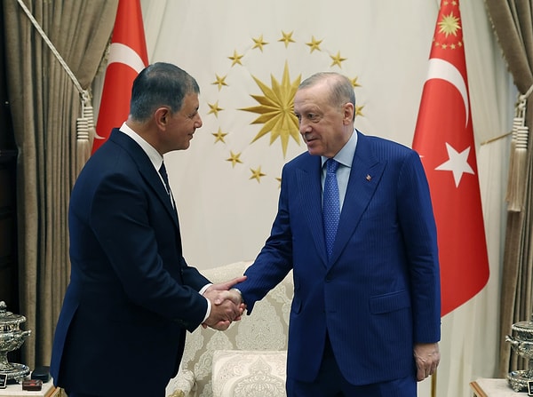 İstinaf mahkemesinin “mutlak butlan” kararı sonrasında CHP’deki görevden almalara ve ihraçlara tepki göstererek 18 Haziran 2026 tarihinde partisinden istifa eden Cemil Tugay, Beştepe’de Cumhurbaşkanı Erdoğan ile kritik bir görüşme gerçekleştirdi.