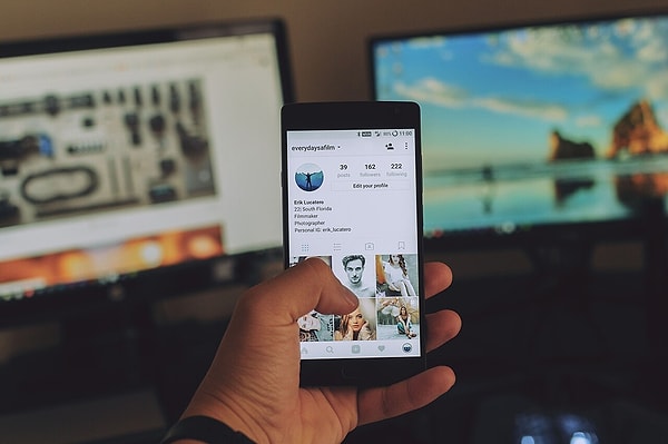 Pixel efekti kişiyi elle kapatmak yerine yazıyla buluyor