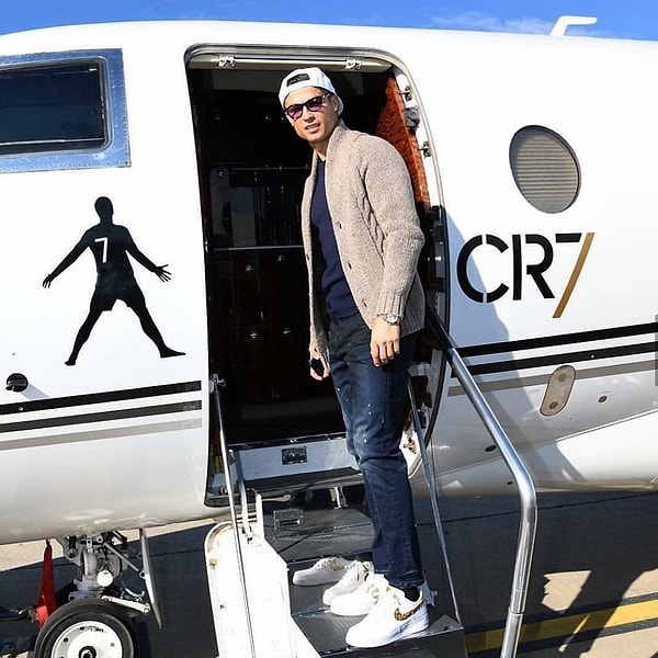 İspanyol basınına göre Jesus ve federasyon başkanı Proença, Ronaldo'yu havalimanında son kez ikna etmeye çalıştı.