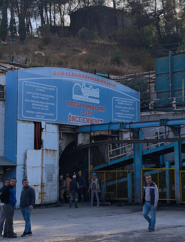 İki işçi sağ olarak kurtarıldı.