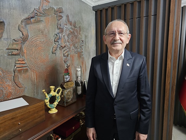 Mutlak butlan kararından sonra Özel'in yanında durmuştu.