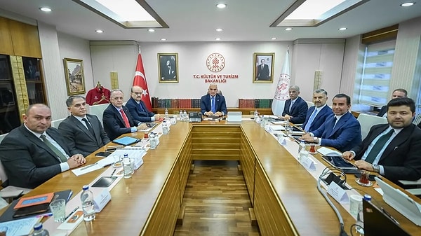 Kültür ve Turizm Bakanı Mehmet Nuri Ersoy duyurdu: Kartını okutan vatandaş, gişede beklemeden müzeye girecek.