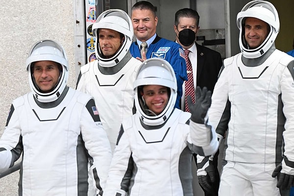 NASA'nın Crew-13 görevinde dört astronot, SpaceX Falcon 9 roketiyle Uluslararası Uzay İstasyonu'na uçtu.