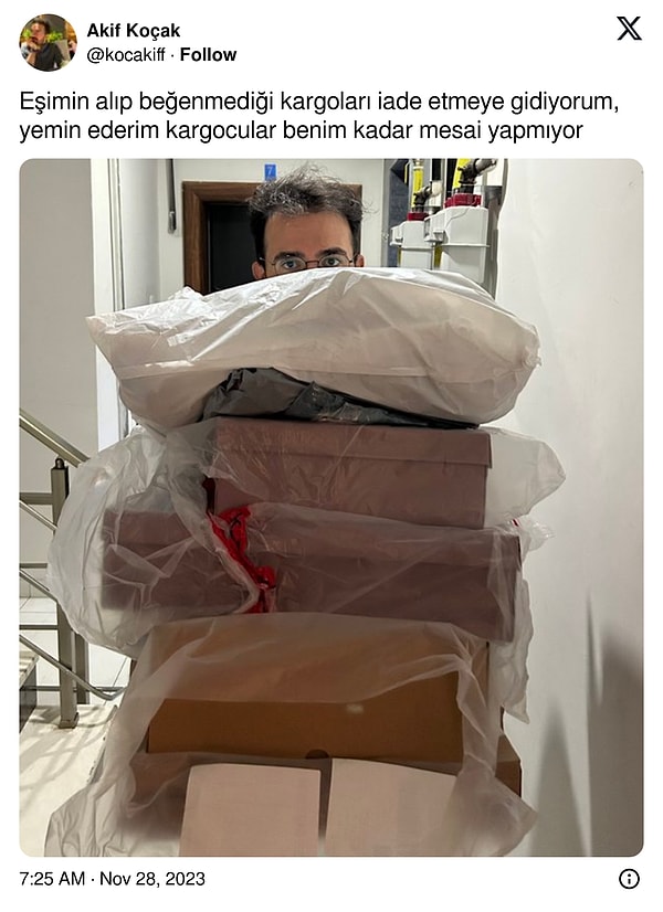 Eşinin beğenmediği paketleri taşıyan kişi, mesaide kargocuları geçtiğini ilan etti