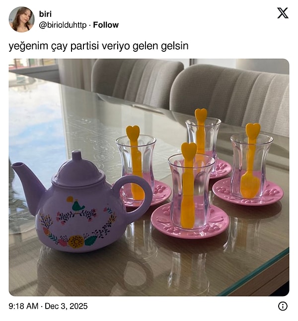 Oyuncak çay seti kuran yeğenin çay partisine herkes davetli çıktı