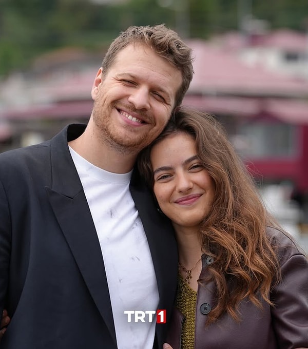 Eleni ve Oruç, Taşacak Bu Deniz'in sevilen çifti olarak ilk sezonda izleyicinin gönlüne yerleşti.