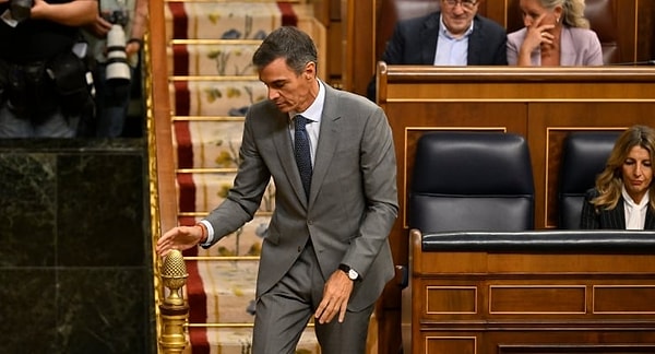 Meclis iki kararnameyi de reddetti.