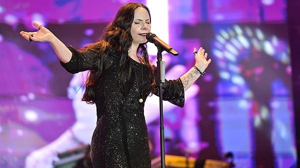 Yaklaşık altı yıllık konser arasının ardından sahnelere dönen Şebnem Ferah, dinleyicileriyle yeniden buluşmaya başladı.