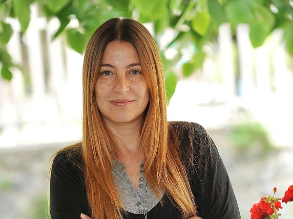 Vahide Perçin, yıllardır farklı karakterlerle hafızalarımıza yerleşen oyunculardan biri.