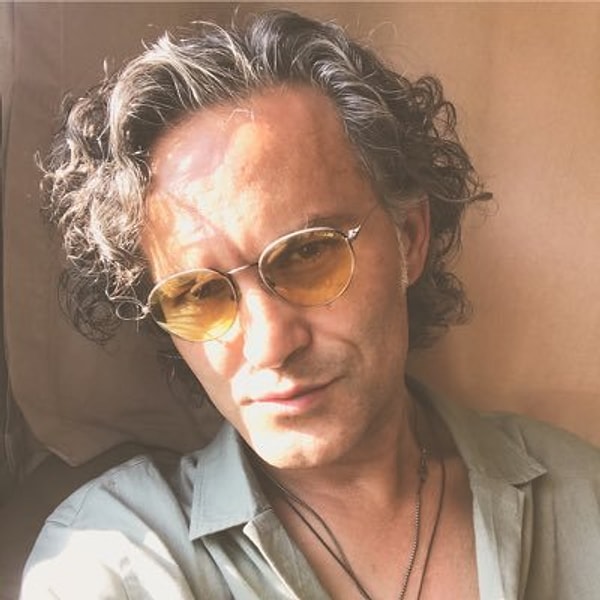 Bülend Çolak, Geniş Aile’nin unutulmaz Ulvi’si olarak hafızalarımıza yerleşti.