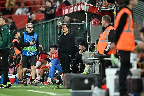 Montella "Futbolu iyi bilirim" diyerek istifa çağrılarına kulak tıkıyor.