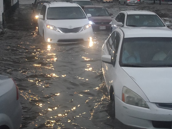 Hızlı kentleşme, suyu emecek toprağı betonun altında bıraktı.