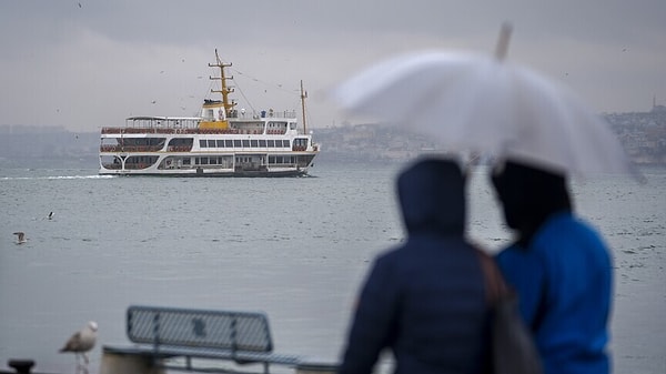 Marmara ve Ege'de saatte 40 ila 70 kilometreyi bulan rüzgâr, üst sınırda fırtına seviyesine çıkabilir.
