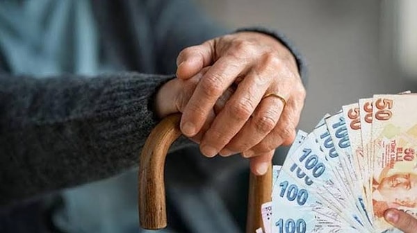 Meclis'e sunulan üç teklif, emeklilerin ekonomik yükünü hafifletmeyi hedefliyor.