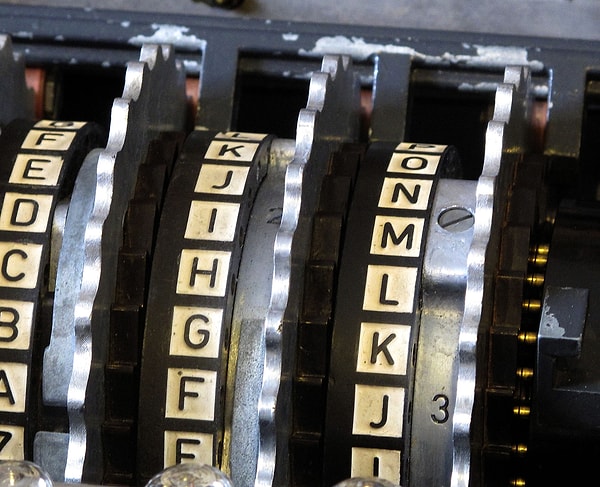 Almanların kırılamaz sandığı Enigma şifreleri, Bletchley Park'ta çözüldü.