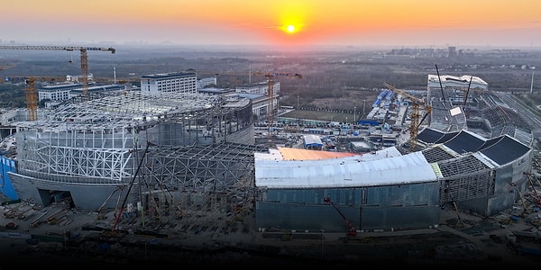 Hefei'deki BEST reaktörünün araştırma yerleşkesi tamamlanarak kullanıma alındı, ana cihazın montajı sürüyor.