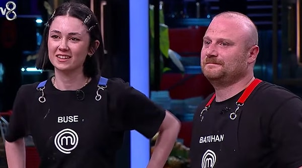 MasterChef'te son ikiye kalan yarışmacılardan biri mutfağa veda etti.