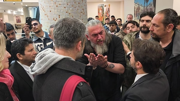 9 saniyelik görüntü için iki ayrı rapor çıktı: Biri yeşil ışık dedi, diğeri kırmızı ışık ve en az 94 kilometre hız.