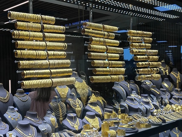 İslam Memiş'ten altın yorumu: Aşağıda 4.100, yukarıda 4.300 dolar var.
