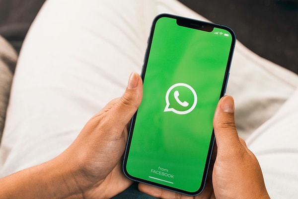 WhatsApp, bazı hesaplarda eski iOS ve Android sürümlerinde girişi engelliyor.