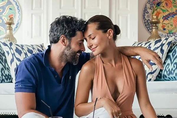 Magazin dünyasının en uzun soluklu çiftlerinden biri denince akla gelen isimlerden Sedef Avcı ve Kıvanç Kasabalı, yıllardır aynı yastığa baş koyuyor.