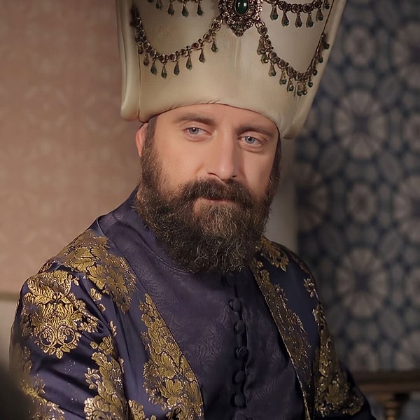 Halit Ergenç deyince aklımıza gelen onlarca başarılı proje olsa da kabul edelim, kendisini Kanuni Sultan Süleyman olarak izlediğimiz günlerin yeri bambaşka.