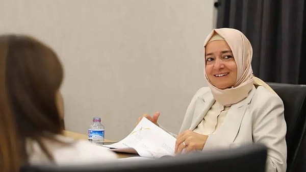 Öte yandan Deniz Zeyrek, Fatma Betül Sayan Kaya'nın çevresine "her şeyi anlatırım" mesajı verdiğini ileri sürmüştü.
